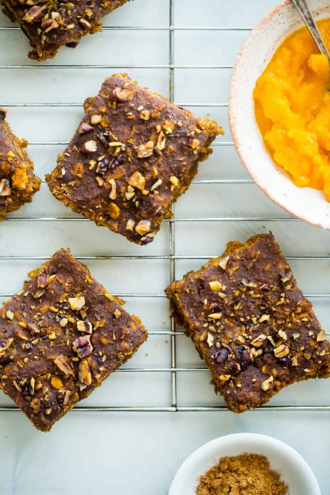 Vegan Pumpkin Spice Slow Cooker Oatmeal Breakfast Bars - These spicy-sweet, chewy bars are made in the slow cooker for a healthy, gluten free, and portable breakfast that's only 110 calories and 4 SmartPoints! | Foodfaithfitness.com | @FoodFaithFit