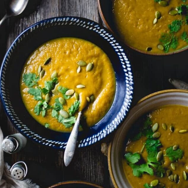 Vegan Moroccan Roasted Acorn Squash Soup - This easy soup is bursting with spices, and is sweetened with dates! It's a healthy, whole30 compliant, paleo meal for only 200 calories! | Foodfaithfitness.com | @FoodFaithFit