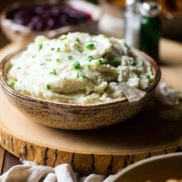 5 Ingredient Cauliflower Mashed Potatoes - These quick and easy, low carb cauliflower mashed potatoes only have 5 ingredients, 62 calories, 1 SmartPoint and use a secret ingredient to pack them with protein! Perfect for a healthy Thanksgiving! | Foodfaithfitness.com | @FoodFaithFit