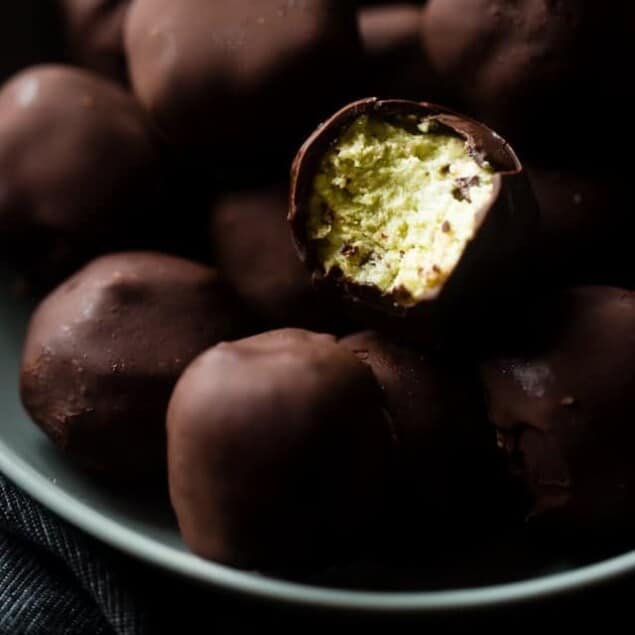 Mint Avocado Cheesecake Truffles on Food Faith Fitness - A healthy, low carb and gluten free Christmas dessert for only 90 calories!