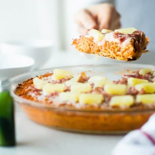 Hawaiian Baked Spaghetti Squash Casserole - This low carb, kid-friendly easy spaghetti squash casserole tastes like a Hawaiian pizza but with only 250 calories! It's a healthy, gluten free dinner that the whole family will love! | Foodfaithfitness.com | @FoodFaithFit