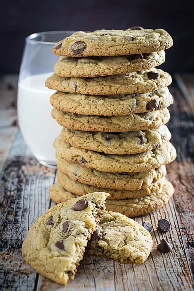 20+ Healthy Freezer-Friendly Christmas Cookie Recipes - A roundup of 20+ healthy, freezer-friendly Christmas cookies in one place! | Foodfaithfitness.com | @FoodFaithFit