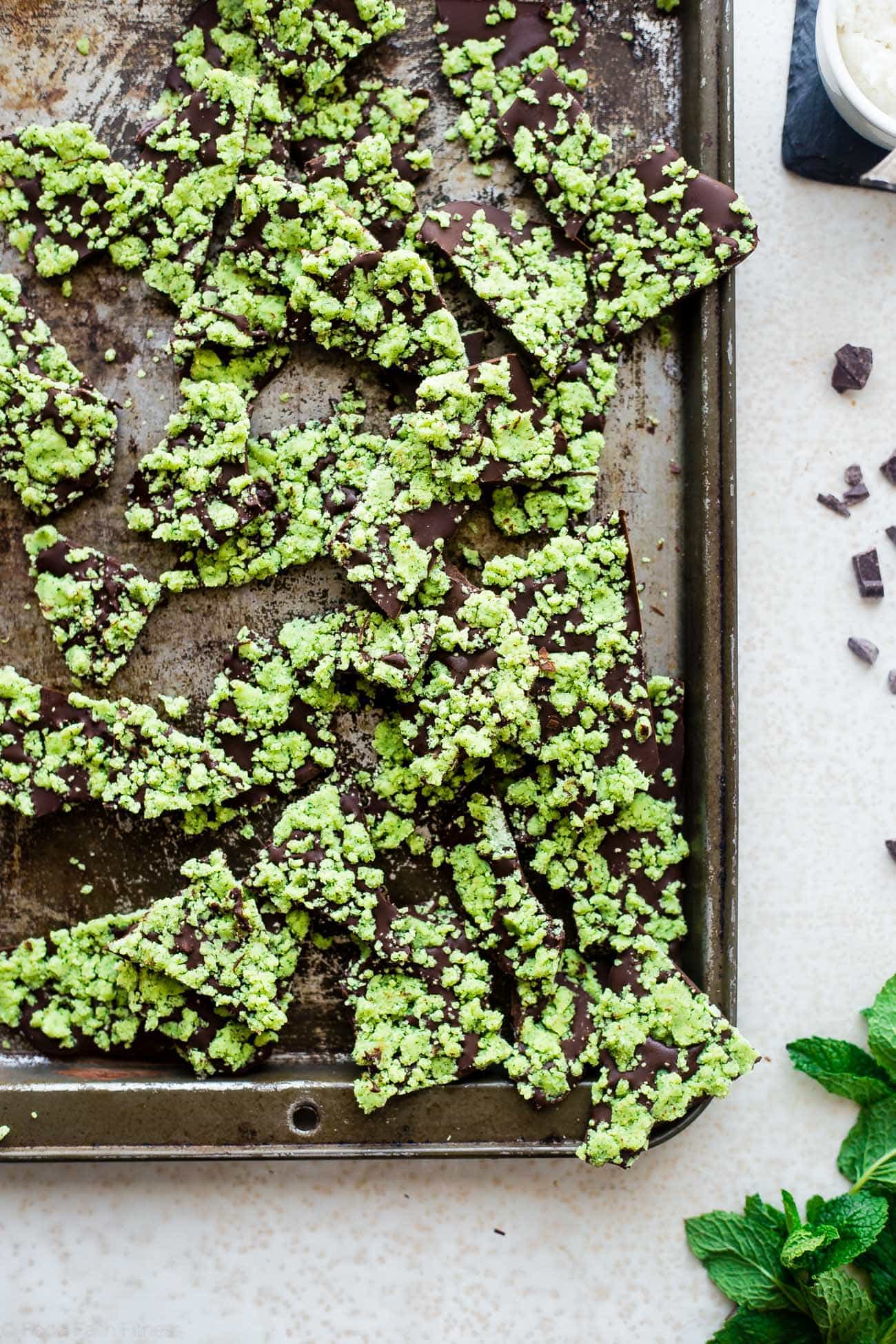 Vegan Peppermint Bark - This peppermint bark is ready in 15 minutes and only has 6 ingredients! Its a quick and easy, healthy and paleo friendly Christmas food gift or dessert! | Foodfaithfitness.com | @FoodFaithFit
