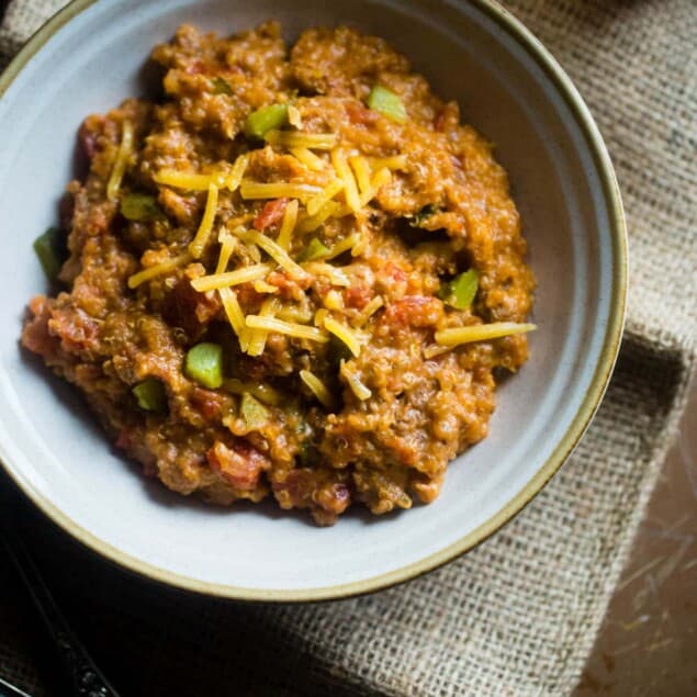 Cheeseburger Quinoa Casserole - This easy, one-pot cheeseburger casserole has all the cheeseburger taste you love but in healthy, gluten free weeknight dinner form! It's under 300 calories too! | Foodfaithfitness.com | @FoodFaithFit