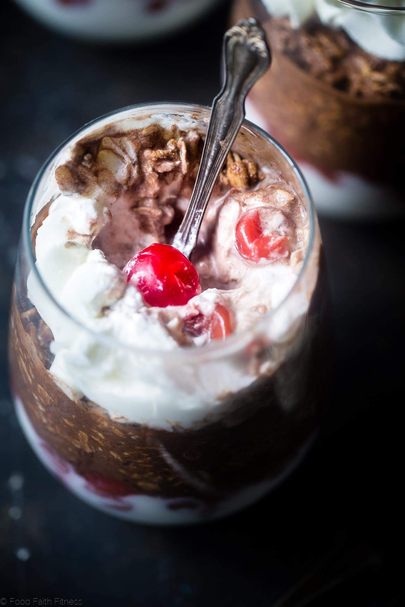 Black Forest Cake Overnight Oats - These 6 ingredient, quick and easy overnight oats have all the taste of the classic dessert in a healthy, gluten free and protein packed breakfast! | Foodfaithfitness.com | @FoodFaithFit