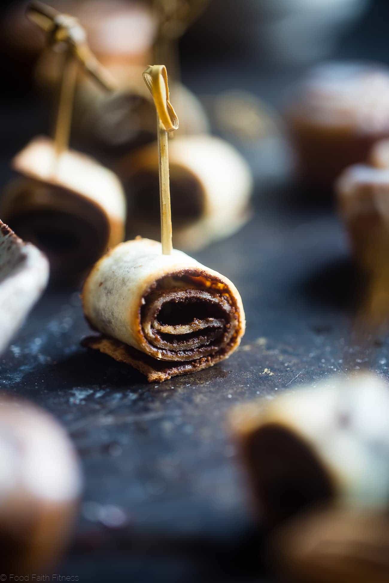 Vegan Cinnamon Roll Pinwheel Bites - This quick and easy bites tastes like a warm, ooey-gooey cinnamon roll, but without all the work! They're dairy and gluten free and ready in under 30 mins! | Foodfaithfitness.com | @FoodFaithFit