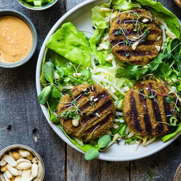 Low Carb Thai Curry Grilled Veggie Burgers - A vegan veggie burger that you can actually grill! They have a Thai peanut twist and curry kick and make a tasty paleo, whole30 and gluten free Summer dinner for under 250 calories! | Foodfaithfitness.com | @FoodFaithFit