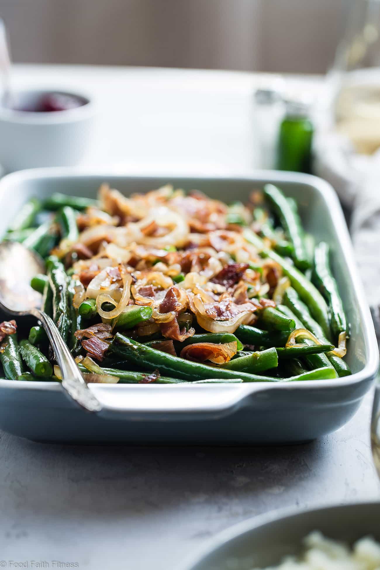 Keto Sauteed Green Beans with Crispy Prosciutto - This easy sautéed beans come together in only 15 minutes! It's only 4 ingredients, paleo friendly and 100 calories! | Foodfaithfitness.com | @FoodFaithFit
