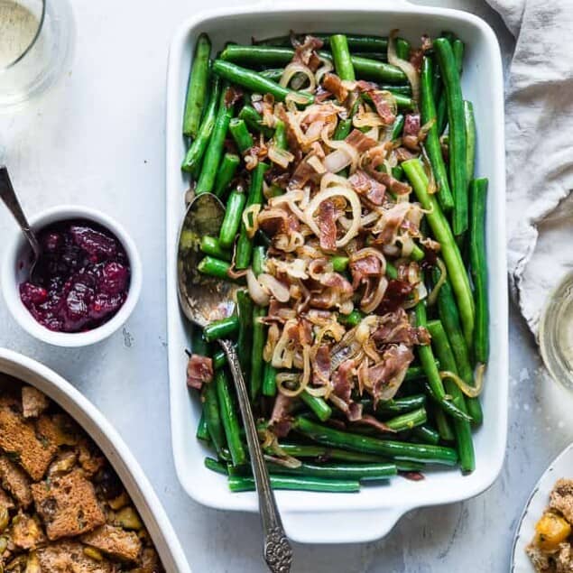 Keto Sauteed Green Beans with Crispy Prosciutto - This easy sautéed fresh green beans recipe comes together in only 15 minutes! It's only 4 ingredients, paleo/vegan friendly and 100 calories! | Foodfaithfitness.com | @FoodFaithFit