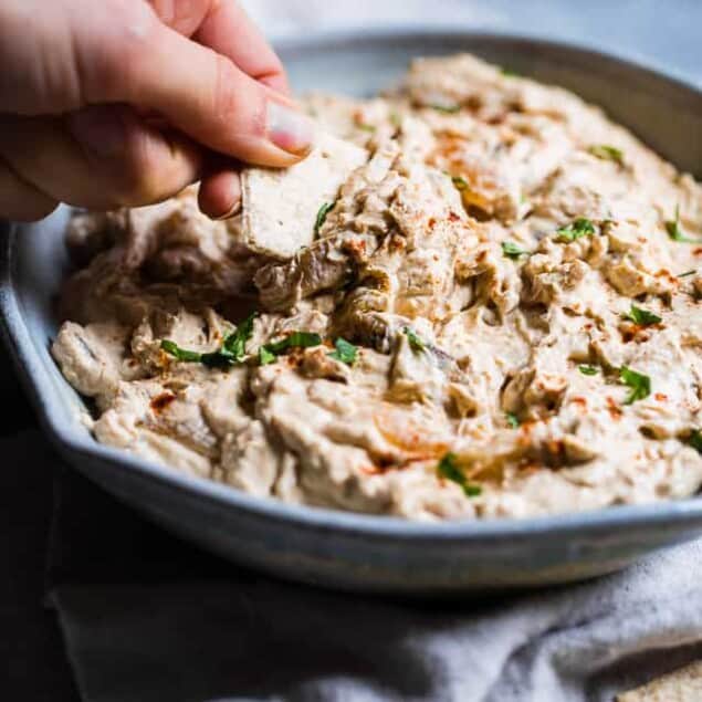 Easy Greek Yogurt French Onion Dip - This quick and French onion dip is a healthy, low carb, gluten free and protein packed appetizer that is perfect for parties! Only 110 calories and so creamy! | Foodfaithfitness.com | @FoodFaithFit