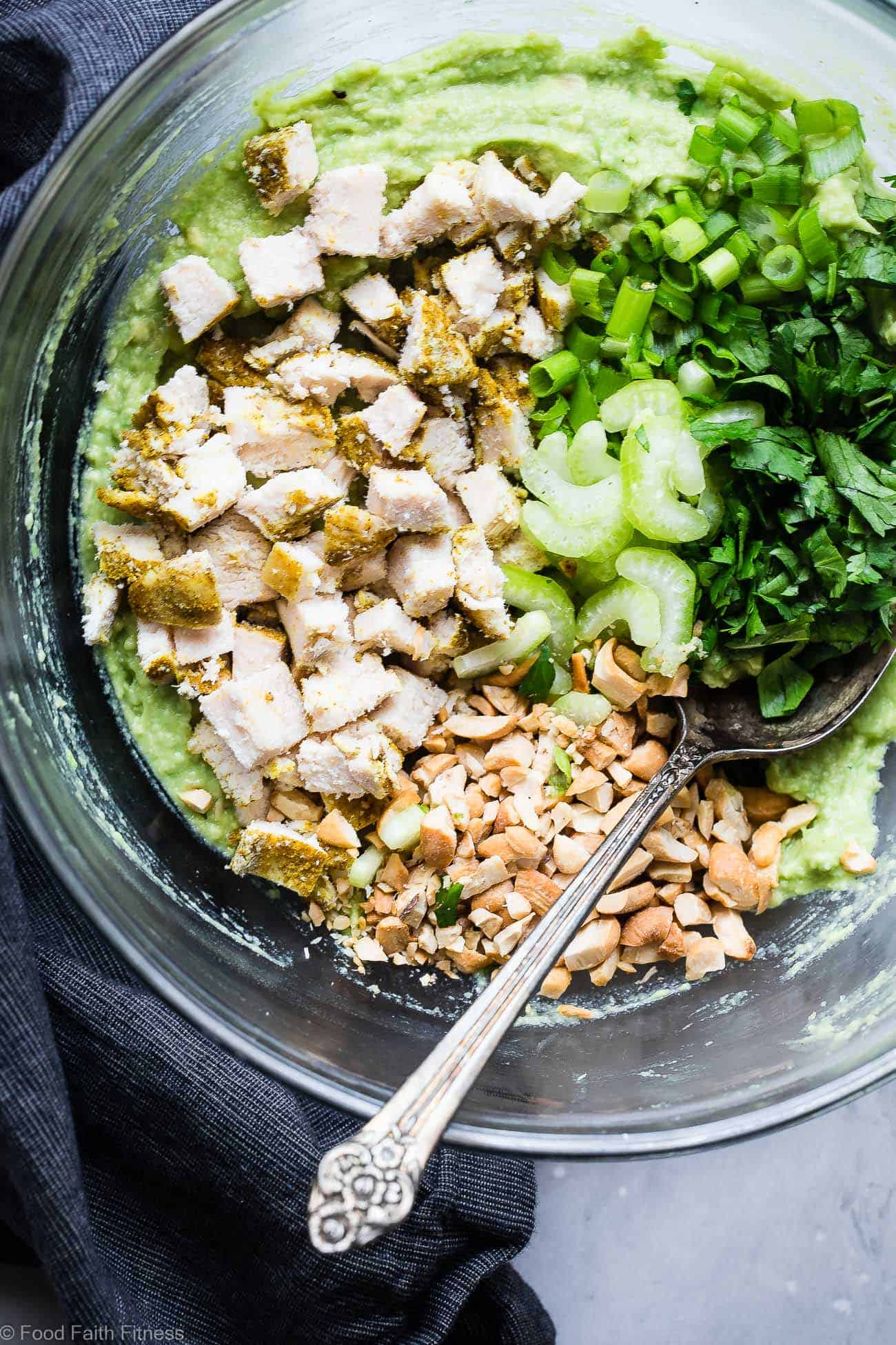 Paleo Curry Chicken Salad - This quick and easy dairy free paleo whole30 chicken salad is a low carb, keto friendly,  gluten free and whole30 compliant lunch, that is under 350 calorie, with a spicy curry kick! So creamy and delicious and great for meal prep! | Foodfaithfitness.com | @FoodFaithFit