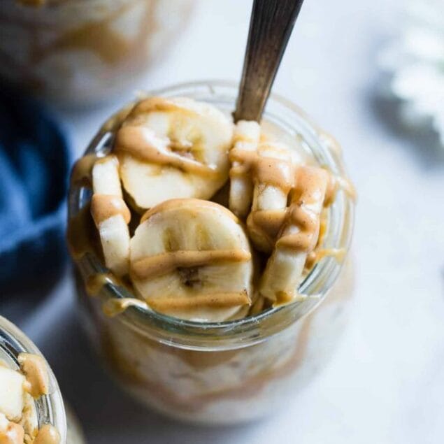 Banana Peanut Butter Overnight Oats - This make ahead, vegan overnight oats recipe is a healthy, 4 ingredient way to start the day! dairy, sugar and, gluten free and kid friendly too! | Foodfaithfitness.com | @FoodFaithFit