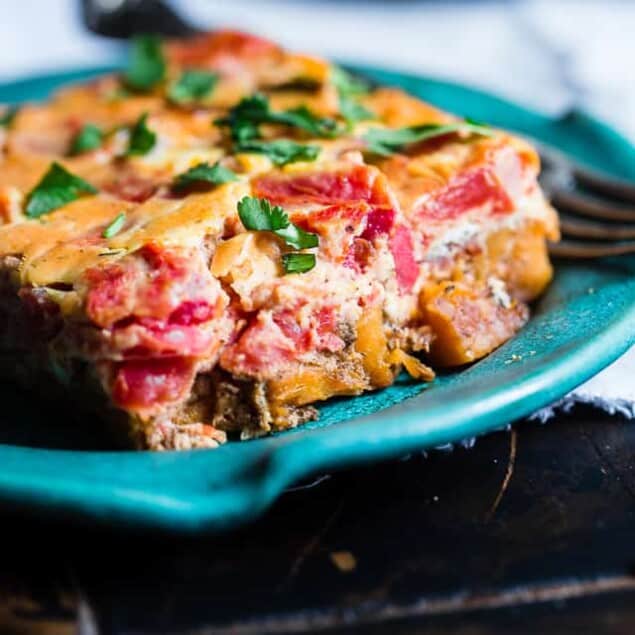 Moroccan Whole30 Breakfast Casserole - This healthy, gluten free,  paleo breakfast casserole is an easy breakfast or brunch with a little taste of the Middle East!  Grain/dairy/sugar free and only 200 calories a serving! | #Foodfaithfitness | #whole30 #paleo #glutenfree #healthy #breakfast