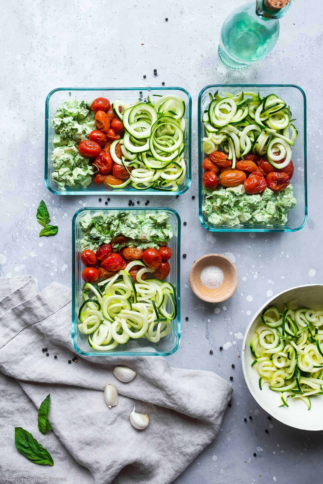 Greek Yogurt Pesto Chicken & Zucchini Noodle Meal prep Bowls - An easy, low carb, gluten free and protein packed work lunch! A healthy meal for kids or adults that's only 260 calories and 3 Freestyle points! | #Foodfaithfitness | #Lowcarb #glutenfree #healthy #mealprep #Greekyogurt
