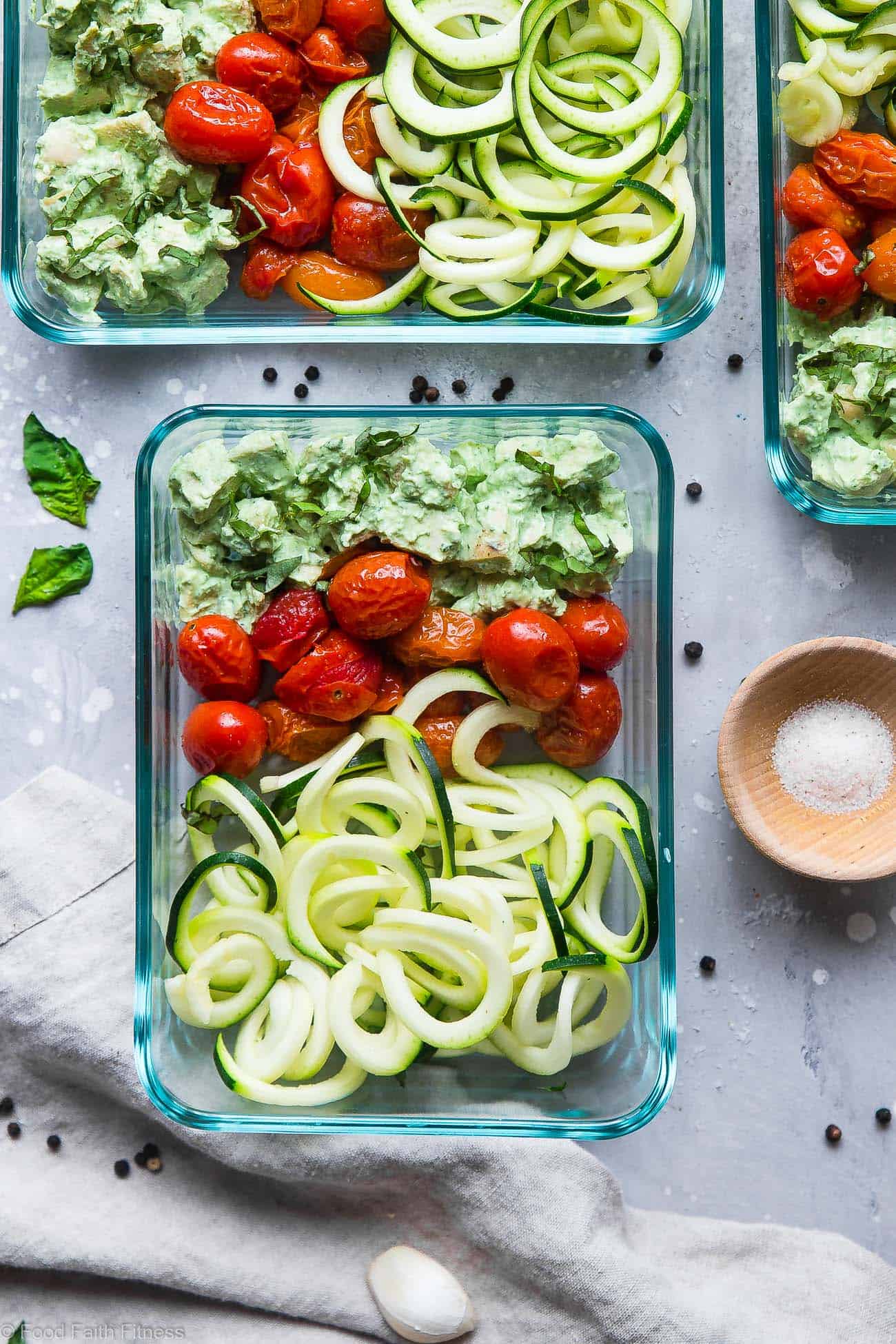 Greek Yogurt Pesto Chicken & Zucchini Noodle Meal prep Bowls - An easy, low carb, gluten free and protein packed work lunch! A healthy meal for kids or adults that's only 260 calories and 3 Freestyle points! | #Foodfaithfitness | #Lowcarb #glutenfree #healthy #mealprep #Greekyogurt