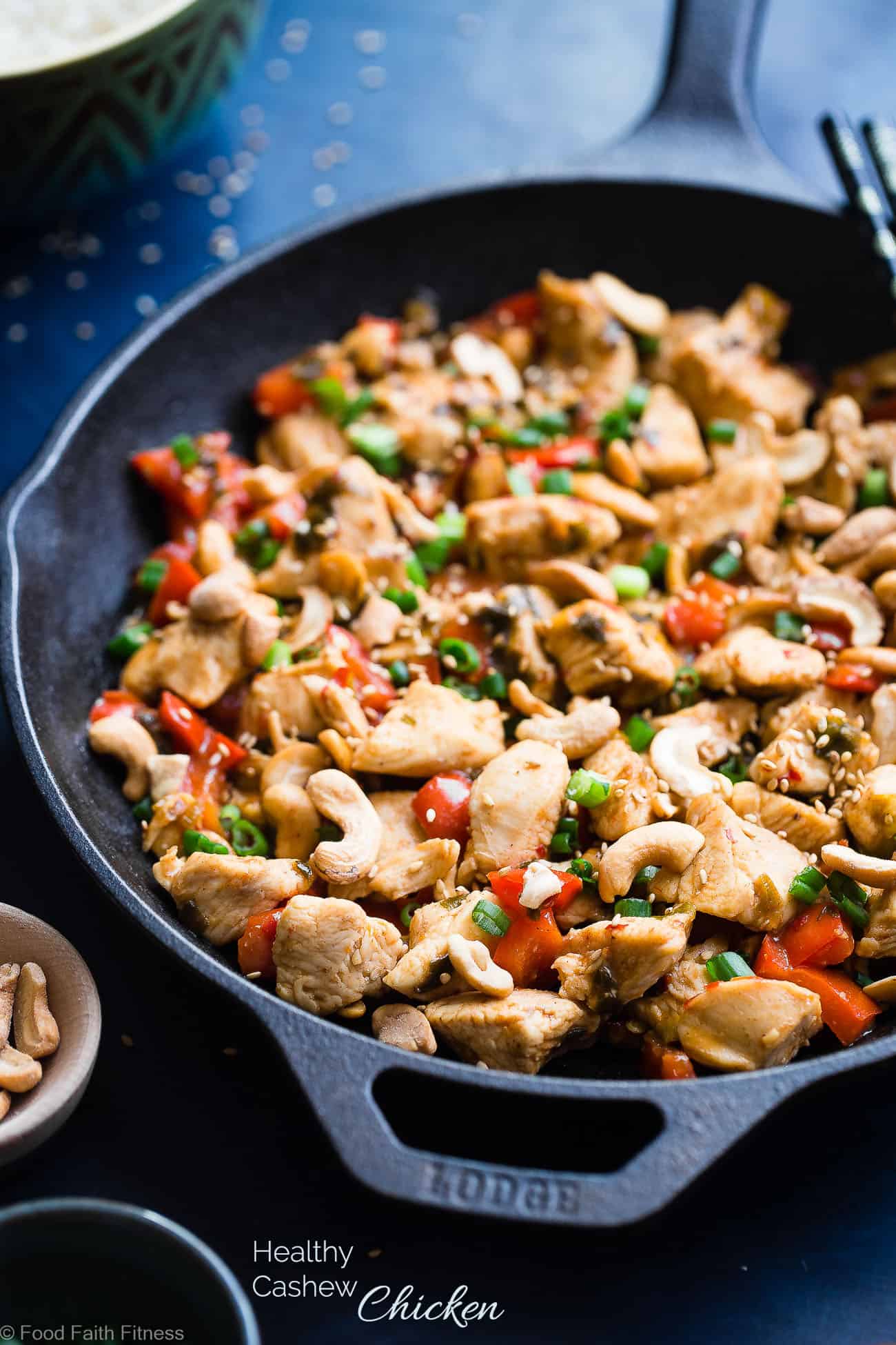 Easy Paleo Cashew Chicken Stir Fry - A healthy, gluten, grain and dairy free weeknight meal that the whole family will love! Ready in 20 minutes and WAY better than takeout! | #Foodfaithfitness | #Paleo #Glutenfree #Healthy #StirFry #Dairyfree