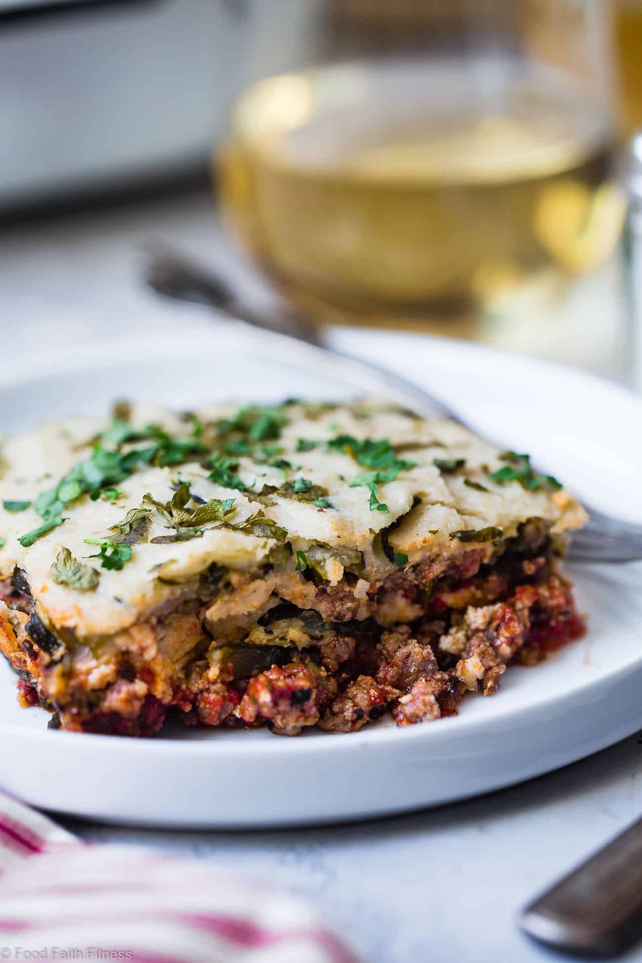 Low Carb Paleo Zucchini Lasagna - You will never know this family-pleasing lasagna is gluten/grain/dairy free, low carb and whole30 compliant! Not even the pickiest eaters will miss the cheese and pasta! | #Foodfaithfitness | #Paleo #whole30 #lowcarb #lasagna #glutenfree