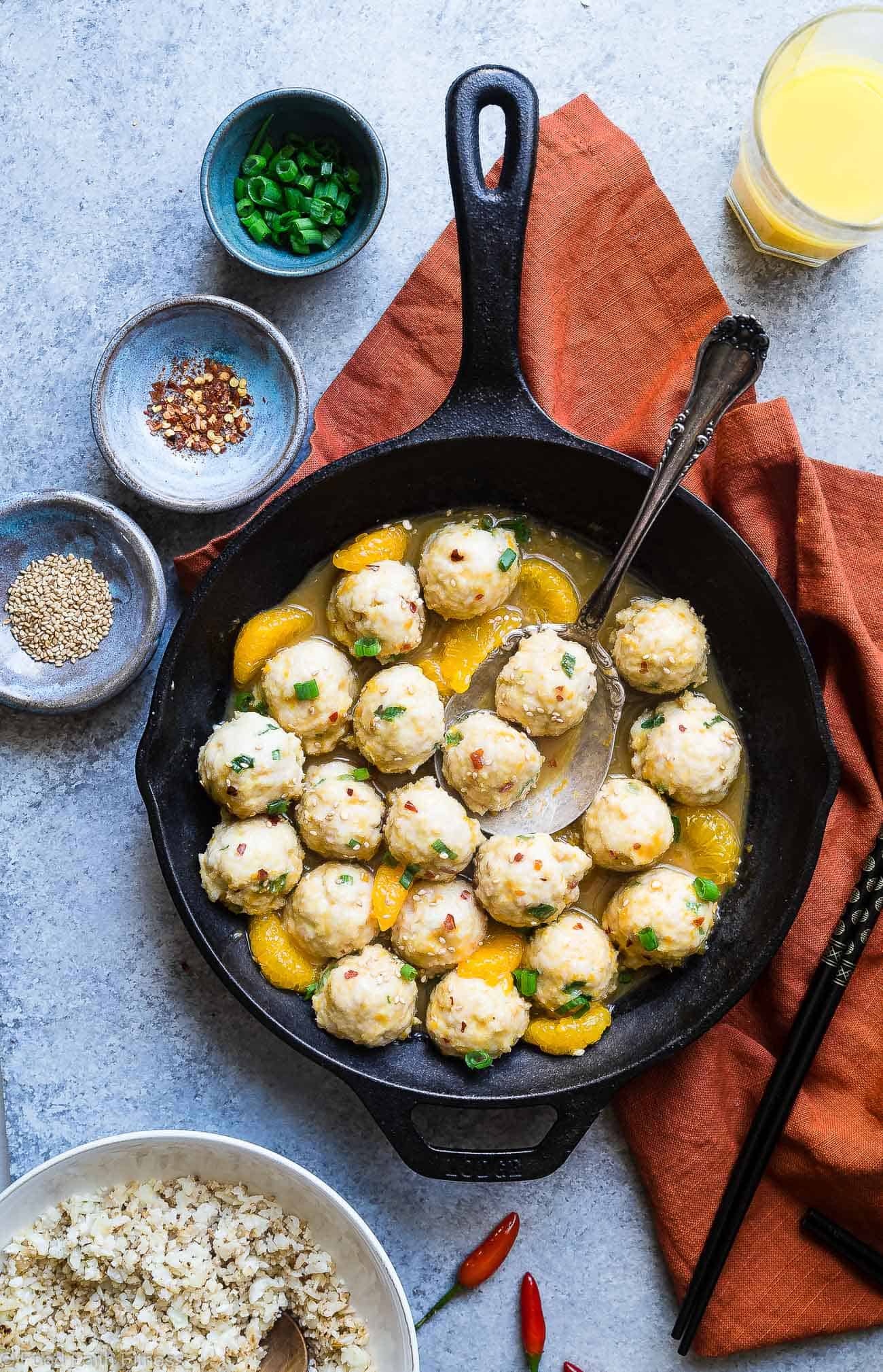 Whole30 Orange Turkey Meatballs - These easy, paleo friendly meatballs taste like Asian orange chicken in meatball form! They're a family friendly gluten/grain/dairy/sugar free weeknight meal, that's under 300 calories! You won't miss the deep frying! | #Foodfaithfitness | #paleo #whole30 #glutenfree #meatballs #healthy
