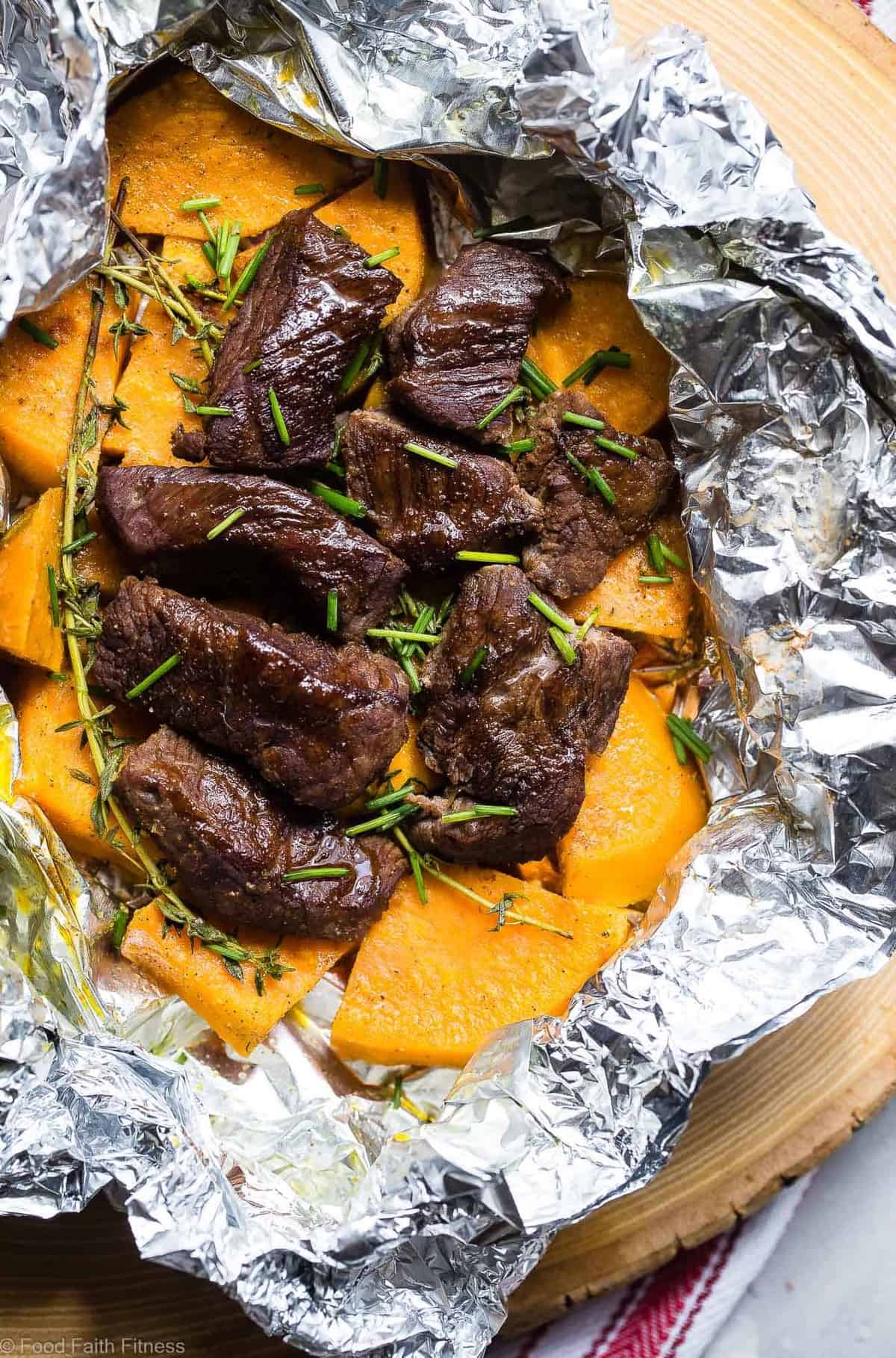 Garlic Steak and Potato Foil Packets - These EASY Steak Foil Packets are an easy, healthy and whole30 approved summer dinner with only 6 ingredients and 300 calories! Sure to please even the pickiest of eaters! | #Foodfaithfitness | #Glutenfree #Paleo #Whole30 #Grilling #Dairyfree