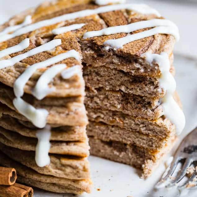 Cinnamon Roll Keto Protein Pancakes - This EASY, low carb, gluten free protein pancakes recipe is going to be your new favorite breakfast! Great for kids and adults and packed with 23g of protein! Who doesn't want to wake up to healthy cinnamon rolls?! | #Foodfaithfitness | #Keto #Lowcarb #Glutenfree #Healthy #Pancakes