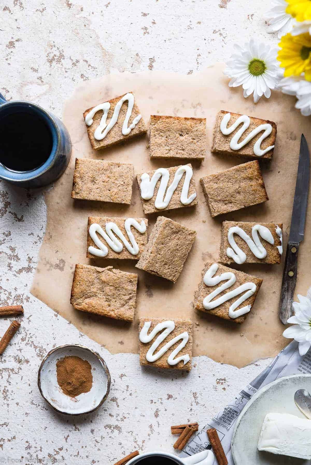 Easy Sugar Free Keto Low Carb Breakfast Bars - These Low Carb Breakfast Bars are only 130 calories and tastes like a cinnamon roll in healthy, gluten free form! Great for kids and adults and perfect for busy mornings! | #Foodfaithfitness | #Keto #Lowcarb #Glutenfree #Sugarfree #Healthy