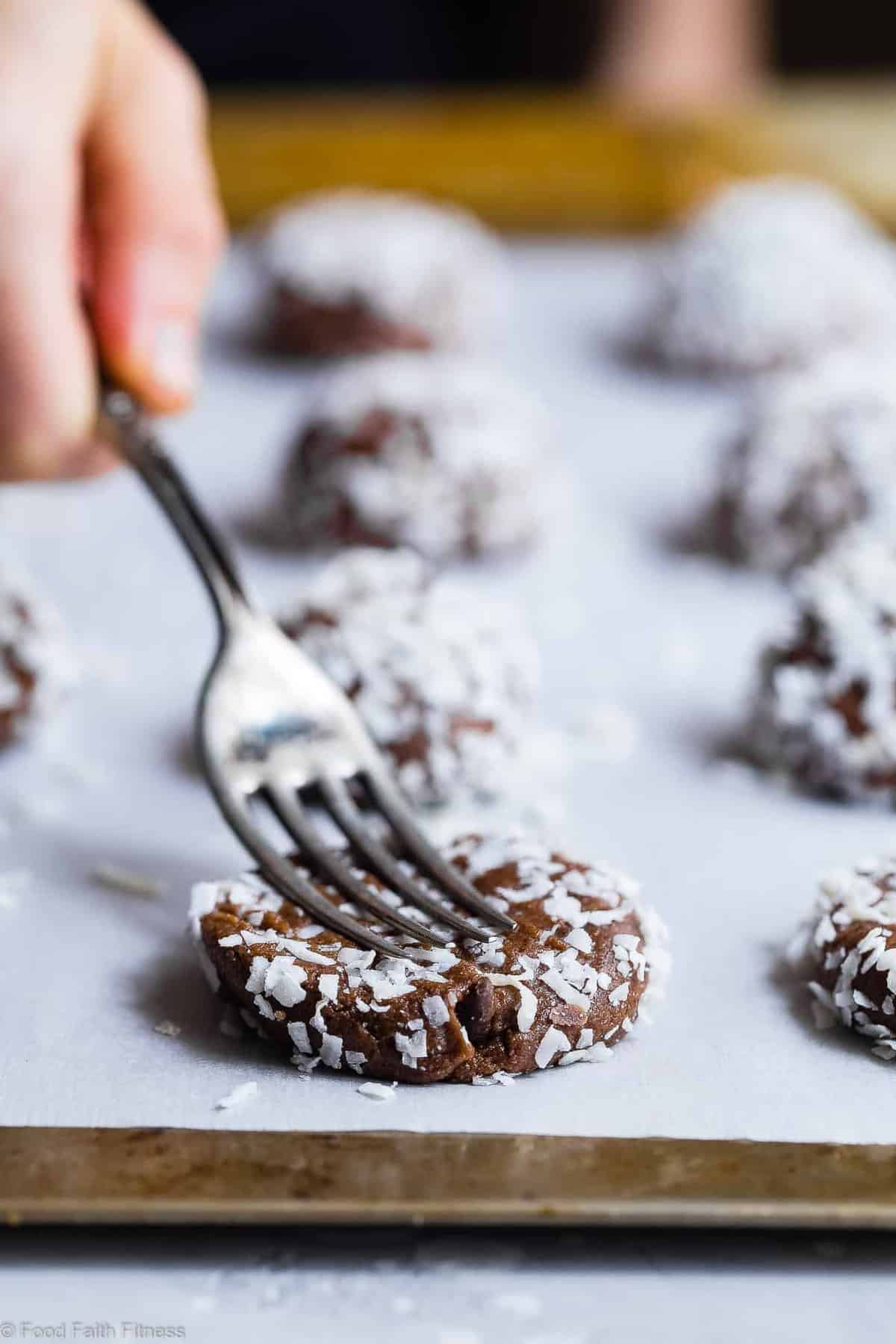 Almond Chocolate Chip Coconut Protein Cookie Recipe - This EASY protein cookie recipe use almond butter to make them extra soft and chewy! You will never know these are gluten free, healthy and packed with protein! | #Foodfaithfitness | #Glutenfree #Healthy #Cookies #Coconut #ChocolateChip