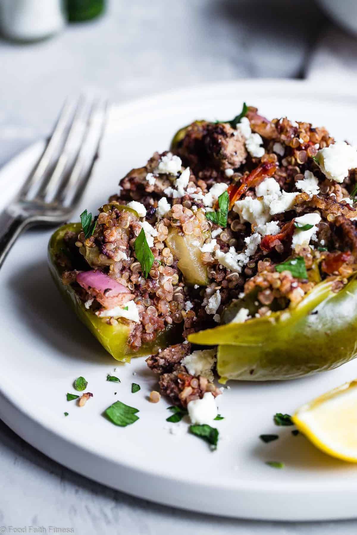 Greek Healthy Turkey Quinoa Stuffed Bell Peppers - These Turkey Quinoa Stuffed Bell Peppers are an easy, crowd-pleasing, weeknight dinner packed with Greek flavors! Healthy, gluten free, dairy free and SO delicious! | #Foodfaithfitness | #Glutenfree #Healthy #Quinoa #Dairyfree #Dinner