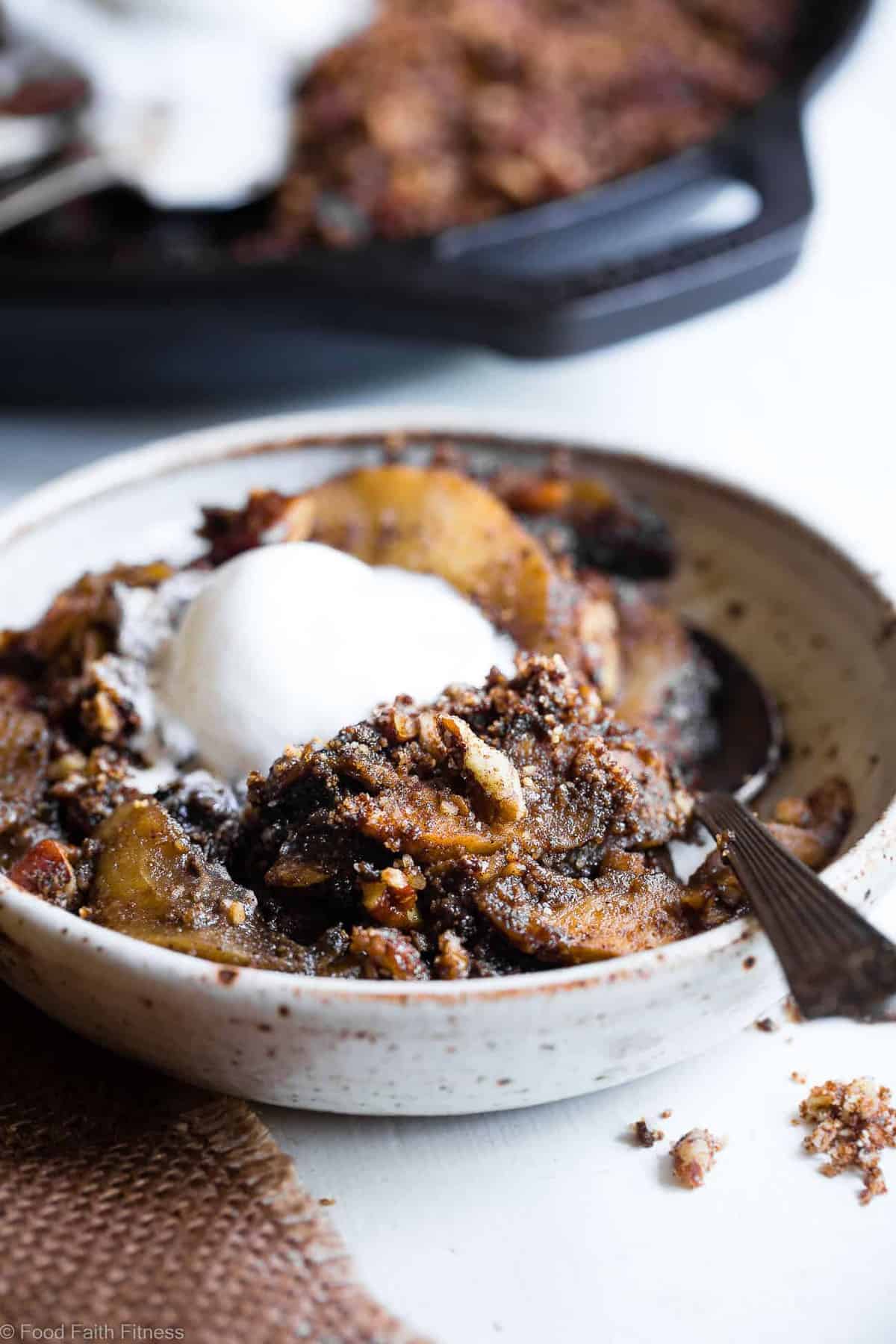 The BEST Paleo Vegan Apple Crisp - An EASY, cozy fall dessert made with simple, wholesome ingredients! Perfectly crispy, and spicy-sweet that you won't believe it's gluten free, dairy free and better for you! | #Foodfaithfitness | #Vegan #Paleo #Healthy #Glutenfree #Dairyfree