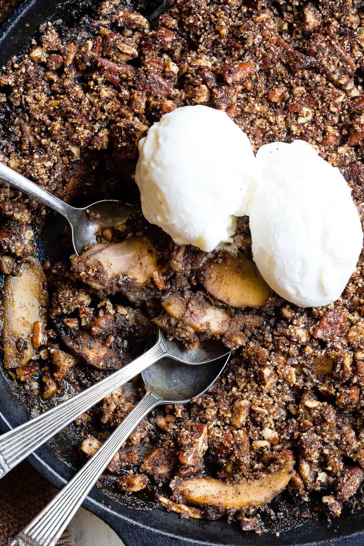 The BEST Paleo Vegan Apple Crisp with Coconut Flour - This gluten free apple crisp is an EASY, cozy fall dessert made with simple, wholesome ingredients! Perfectly crispy, and spicy-sweet that you won't believe it's gluten free, dairy free and better for you! | #Foodfaithfitness | #Vegan #Paleo #Healthy #Glutenfree #Dairyfree