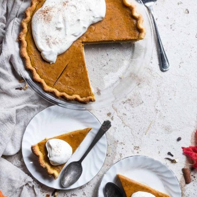 The BEST Low Carb Sugar Free Pumpkin Pie - This paleo friendly, sugar free pumpkin pie is SO delicious, you will never know it's dairy and gluten free and only 200 calories a slice! Everyone will want this recipe! | #Foodfaithfitness | #Glutenfree #Sugarfree #Paleo #Lowcarb #Healthy