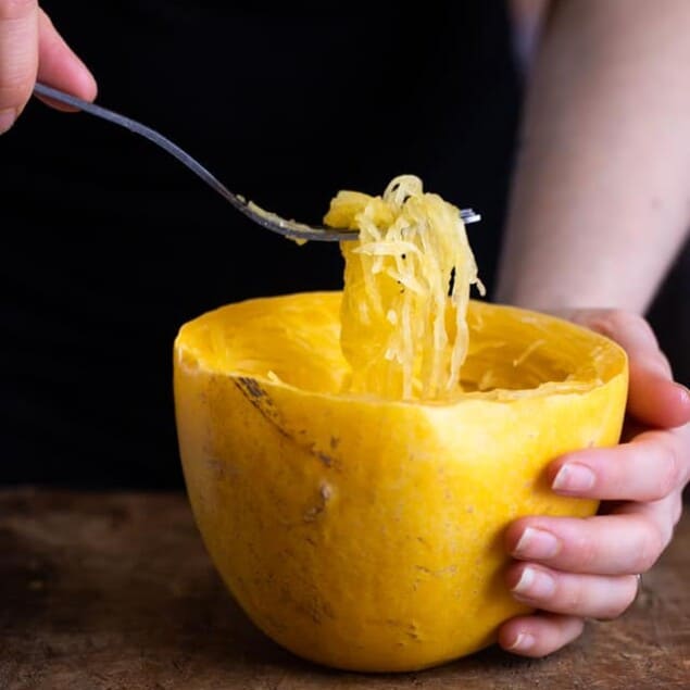 Instant Pot Spaghetti Squash - Learn how to cook Instant Pot Spaghetti Squash! It's super quick and easy, great for meal prep and low carb, gluten free, vegan and whole30 too! | #Foodfaithfitness | #Glutenfree #Paleo #Lowcarb #Keto #InstantPot