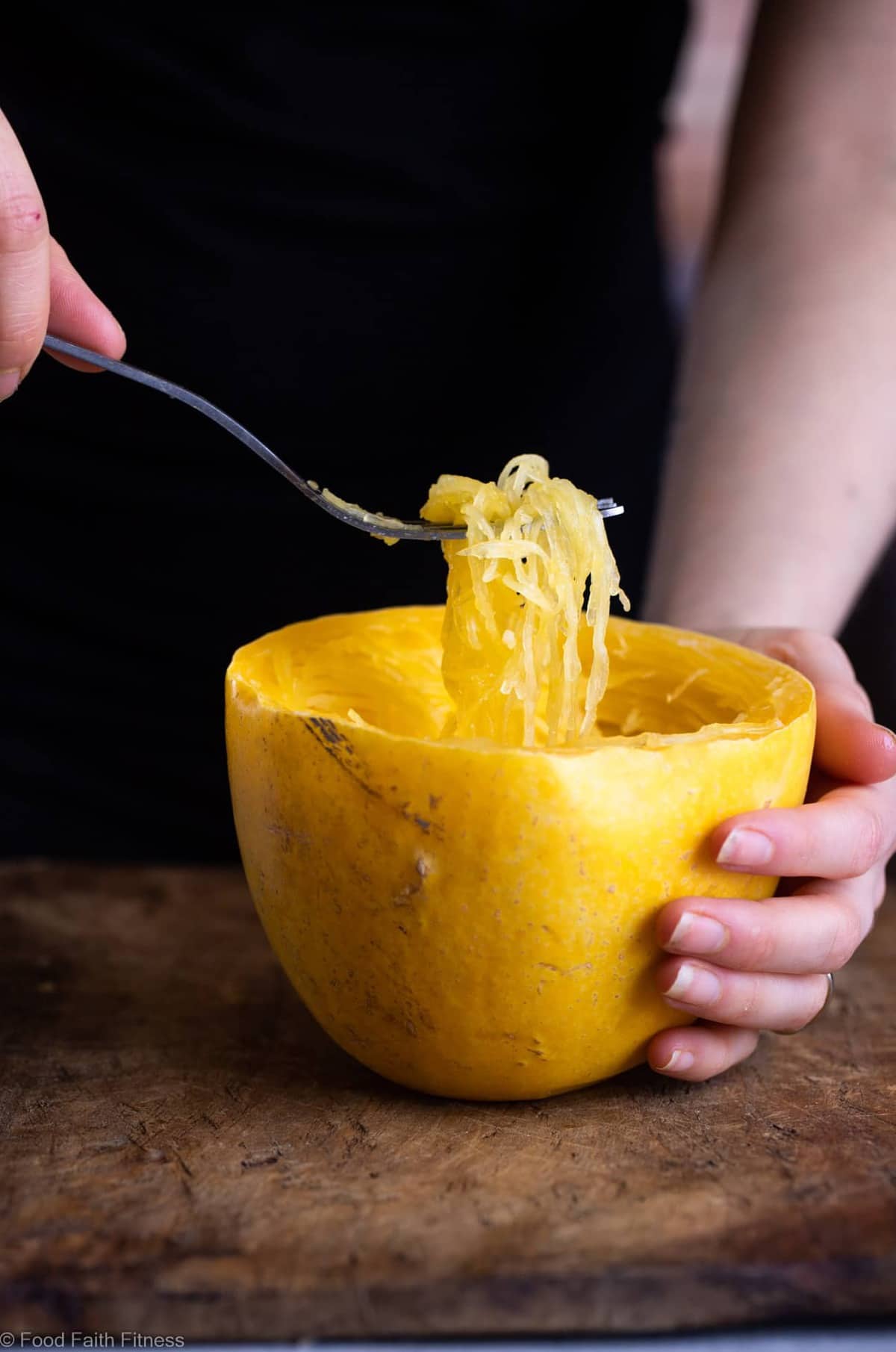 Instant Pot Spaghetti Squash -Â Learn how to cookÂ Instant Pot Spaghetti Squash! It's super quick and easy, great for meal prep and low carb, gluten free, vegan and whole30 too! | #Foodfaithfitness | #Glutenfree #Paleo #Lowcarb #Keto #InstantPot