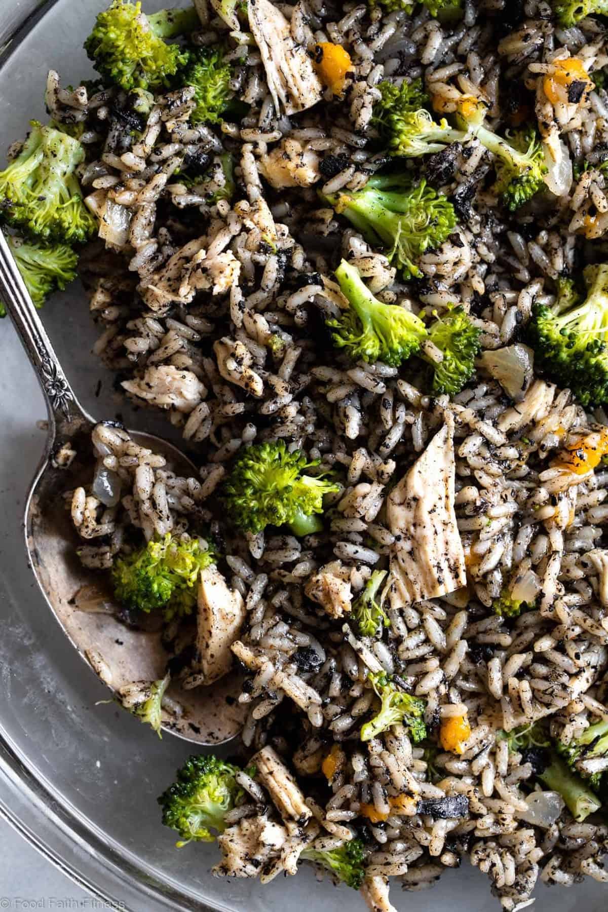 Instant Pot Broccoli Cheese and Chicken Rice Casserole - This gluten free Instant Pot chicken rice casserole with broccoli is an easy, weeknight dinner that almost makes itself! Even picky kids will love it and great for meal prep! | #Foodfaithfitness |