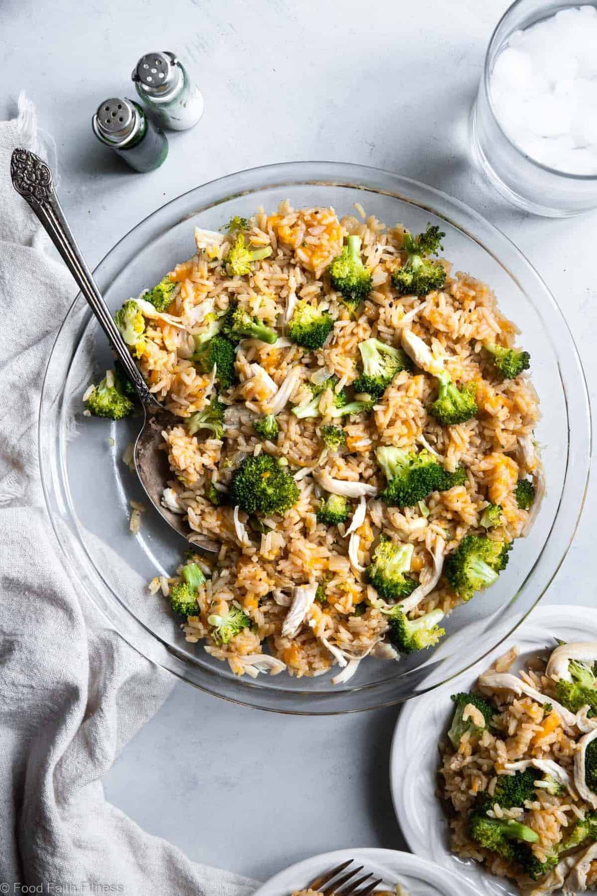 Instant Pot Broccoli Cheese and Chicken Rice Casserole - This gluten free Instant Pot chicken rice casserole with broccoli is an easy, weeknight dinner that almost makes itself! Even picky kids will love it and great for meal prep! | #Foodfaithfitness | #healthy #glutenfree #Instantpot #dinner #kidfriendly