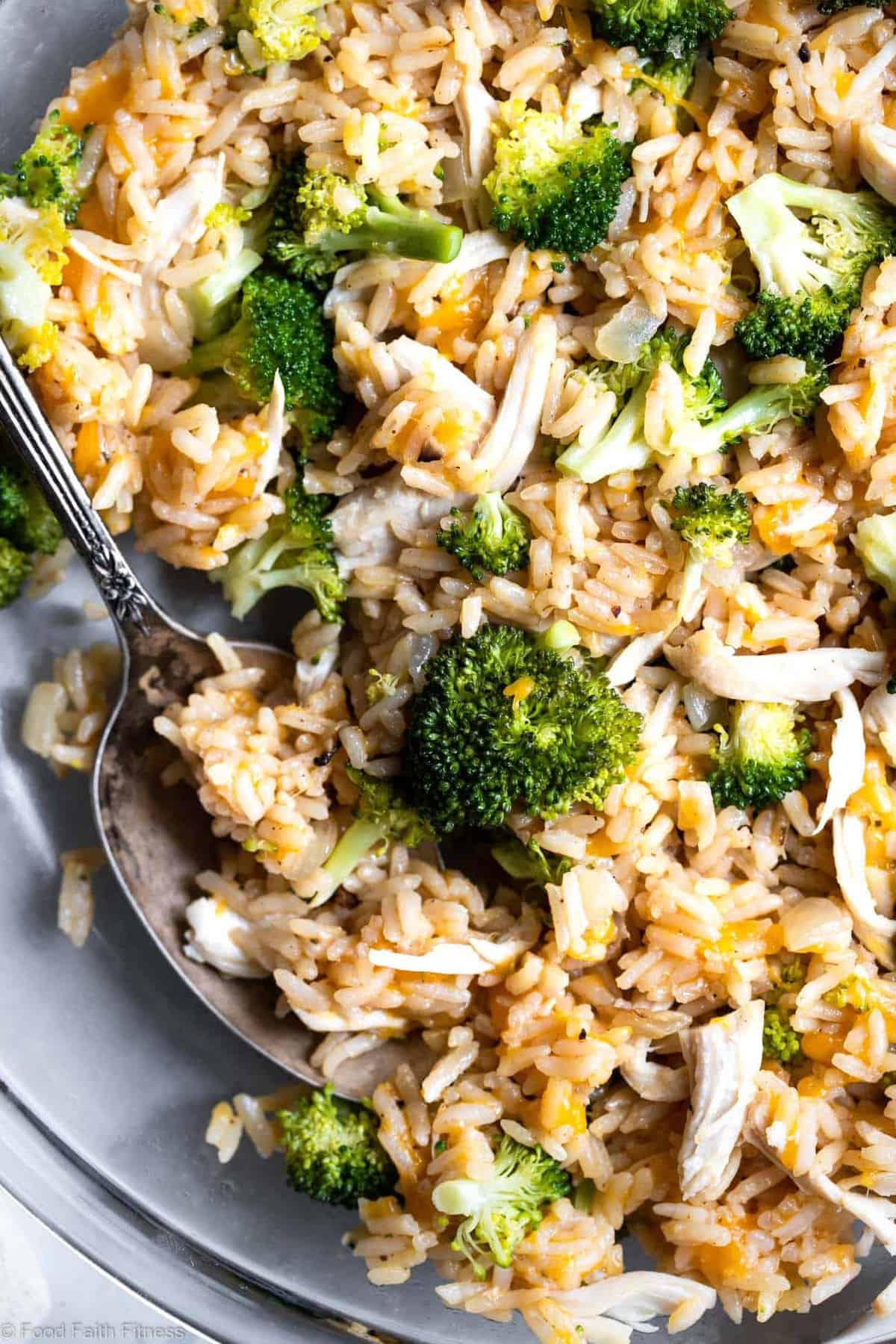 Instant Pot Broccoli Cheese and Chicken Rice Casserole - This gluten free Instant Pot chicken and rice casserole with broccoli is an easy, weeknight dinner that almost makes itself! Even picky kids will love it and great for meal prep! | #Foodfaithfitness | #healthy #glutenfree #Instantpot #dinner #kidfriendly