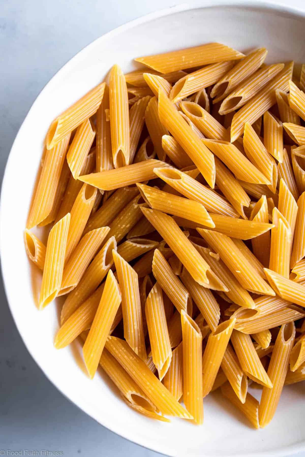 Instant Pot Penne Pasta Primavera - This easy pasta in the Instant Pot basically makes itself! It's an easy, gluten free meatless dinner that kids or adults will love. Great for meal prep! | #Foodfaithfitness | 