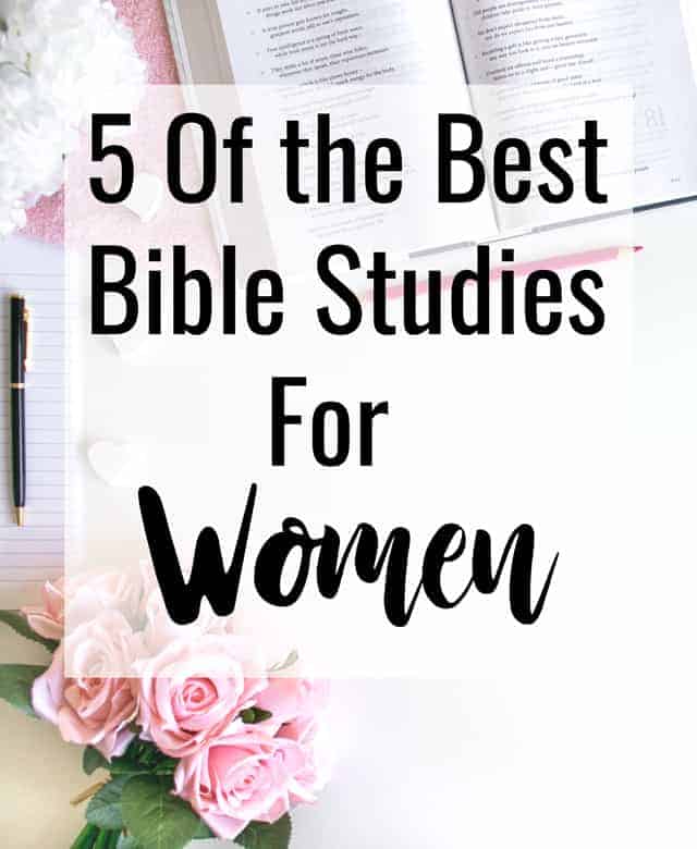 5 Of the Best Womens Devotionals - Looking for some new devotionals of Bible studies? I'm sharing 5 of the best womens devotionals that will help you draw closer to God and love yourself! | #Foodfaithfitness | #Biblestudy #Devotionals #Christian #Faith 