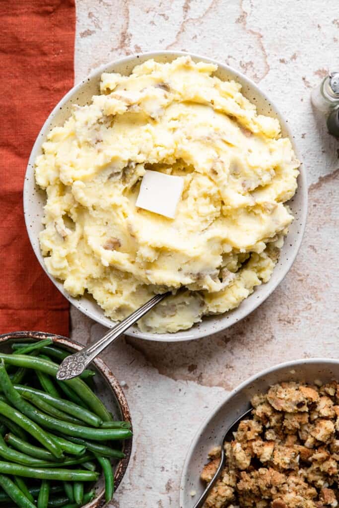 mashed potatoes without milk in a bowl on a table