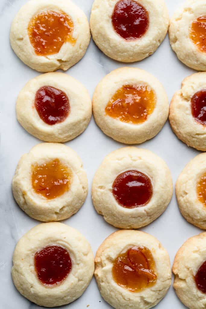 3 rows of Shortbread Cookies with Jam