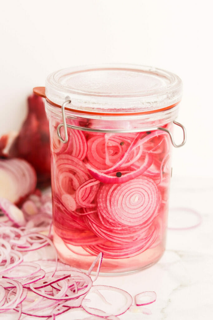 How to Make Pickled Red Onions featured