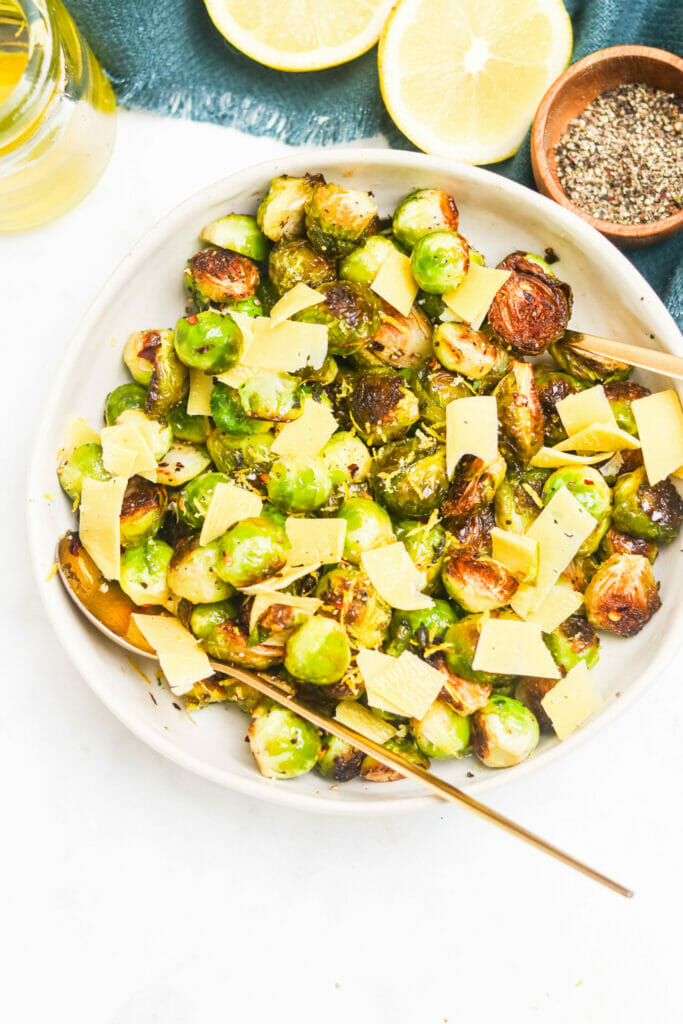 Delicious and Crispy Roasted Brussels Sprouts featured