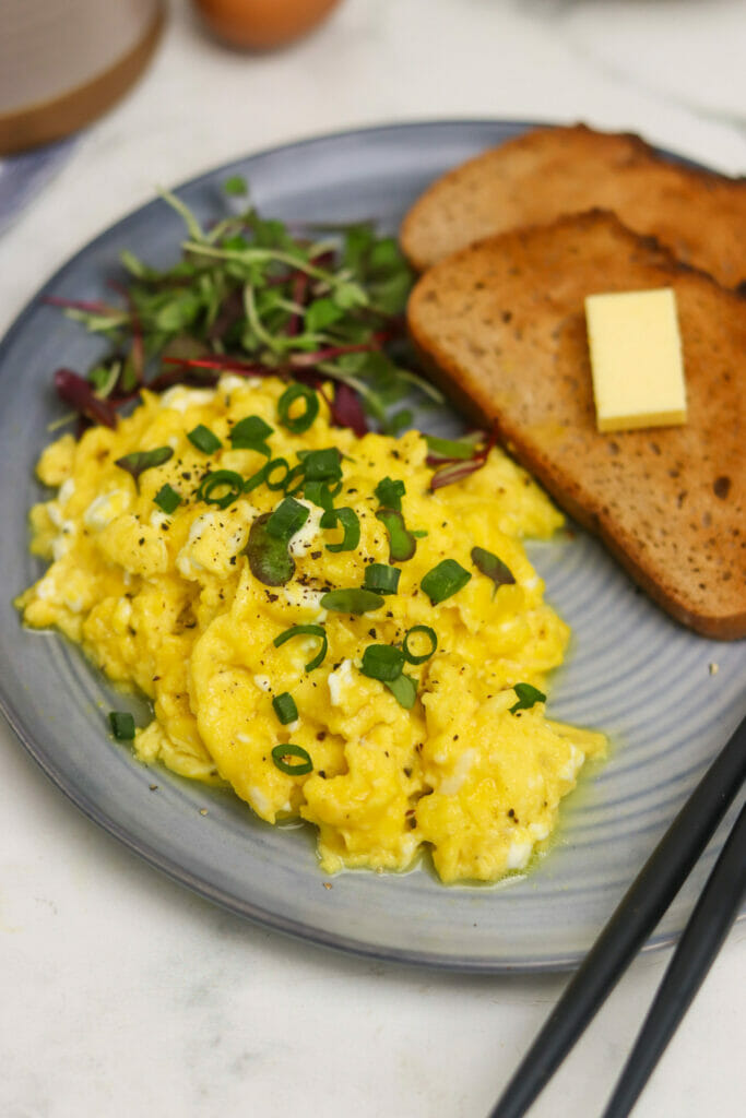 Scrambled Eggs with Cottage Cheese (High in Protein!)