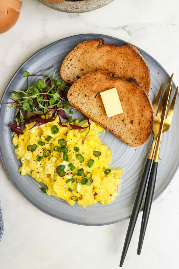 Scrambled Eggs with Cottage Cheese (High in Protein!)