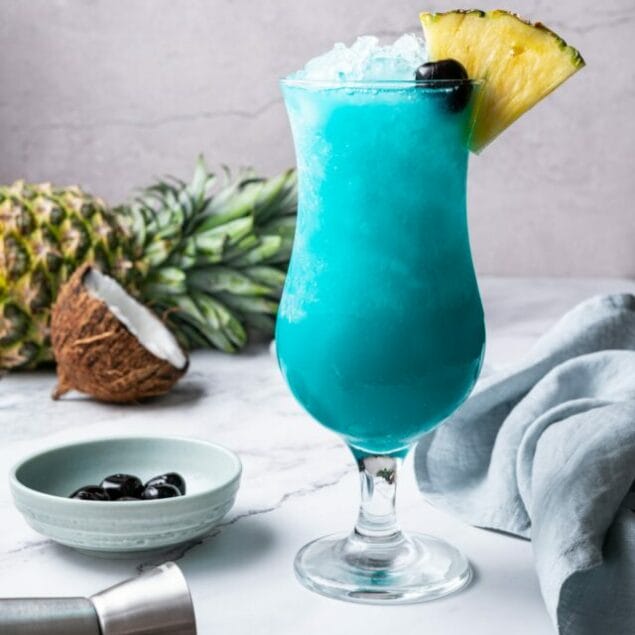 cropped-A_Blue-Hawaiian-Drink-Feature_1.jpg