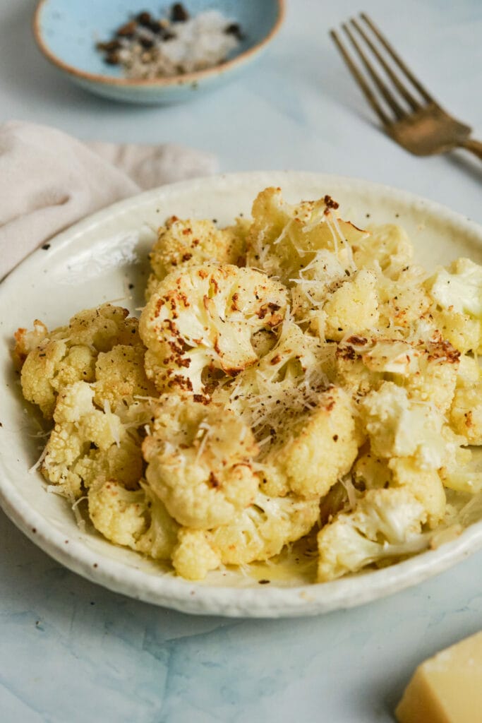 Easy Parmesan Roasted Cauliflower close up view featured image